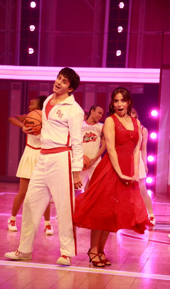 Photos: HIGH SCHOOL MUSICAL Cast Performs Megamix at First Performance at Troubadour Wembley Park Theatre — photo 8 of 24