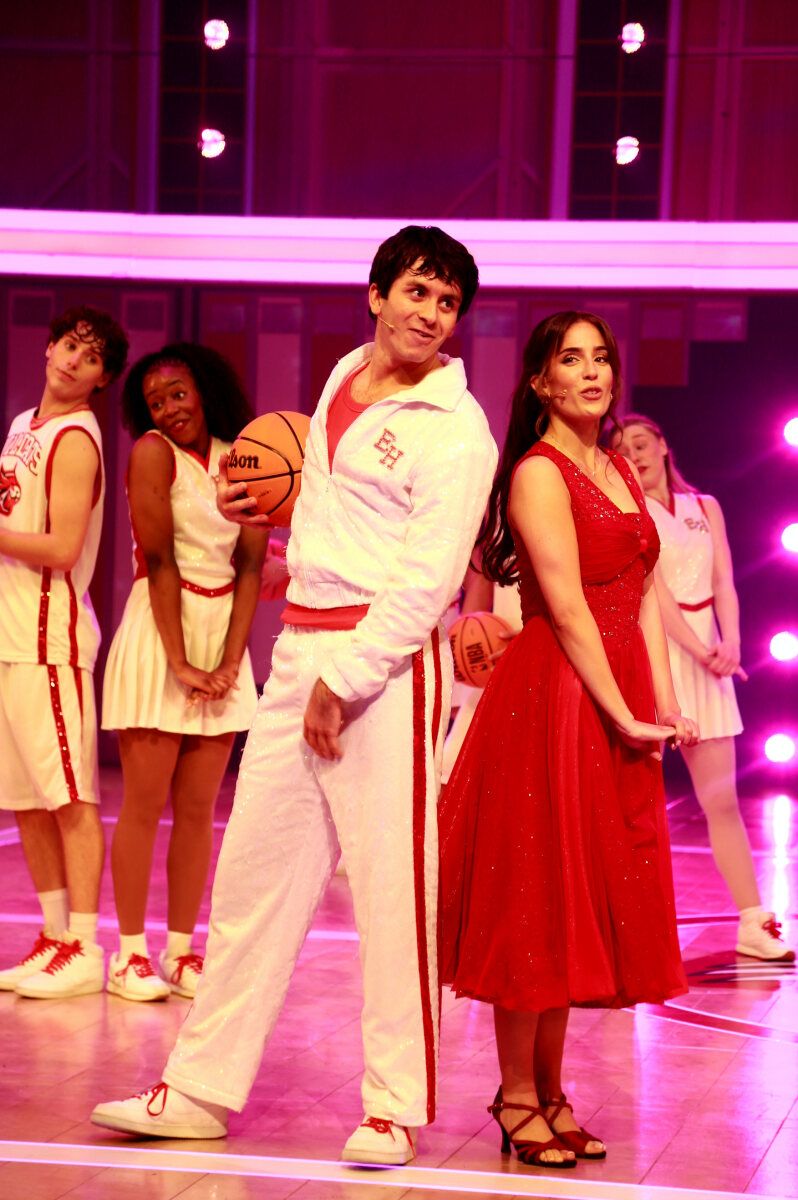 Photos: HIGH SCHOOL MUSICAL Cast Performs Megamix at First Performance at Troubadour Wembley Park Theatre — photo 7 of 24