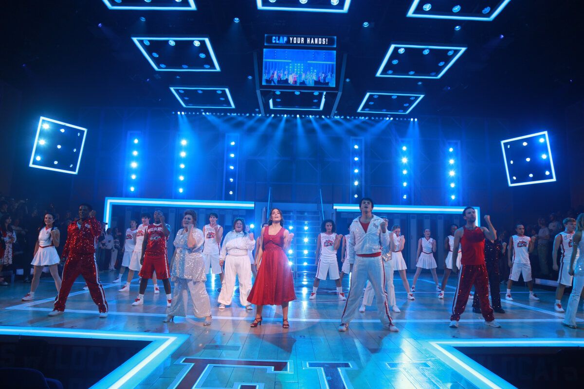 Photos: HIGH SCHOOL MUSICAL Cast Performs Megamix at First Performance at Troubadour Wembley Park Theatre — photo 2 of 24