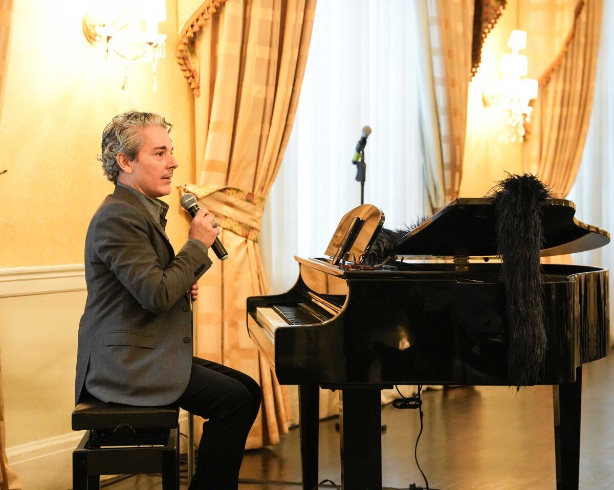 Review: Entertaining 'Voting' at the Dutch Treat Club Image