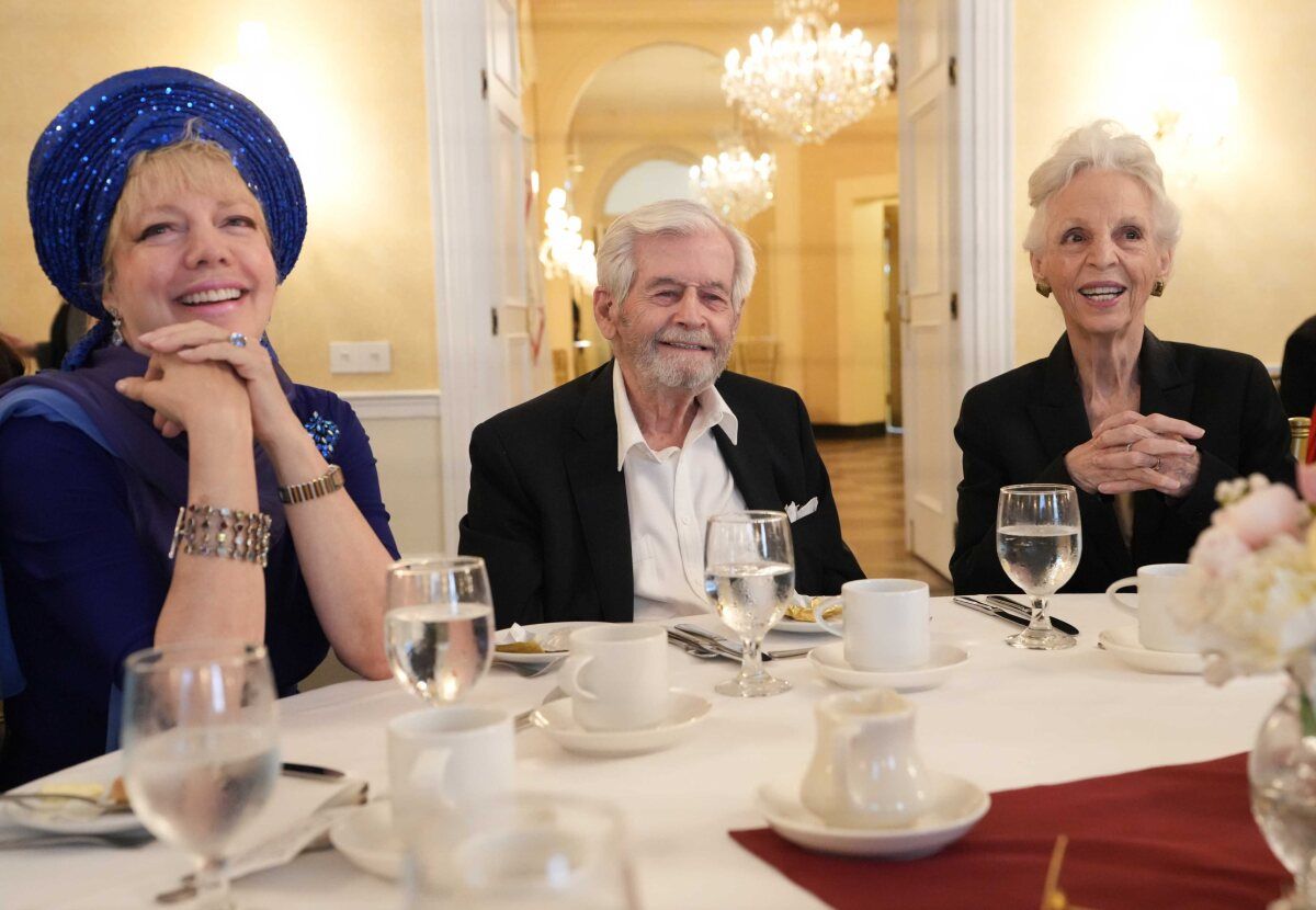 Review: Entertaining 'Voting' at the Dutch Treat Club Image
