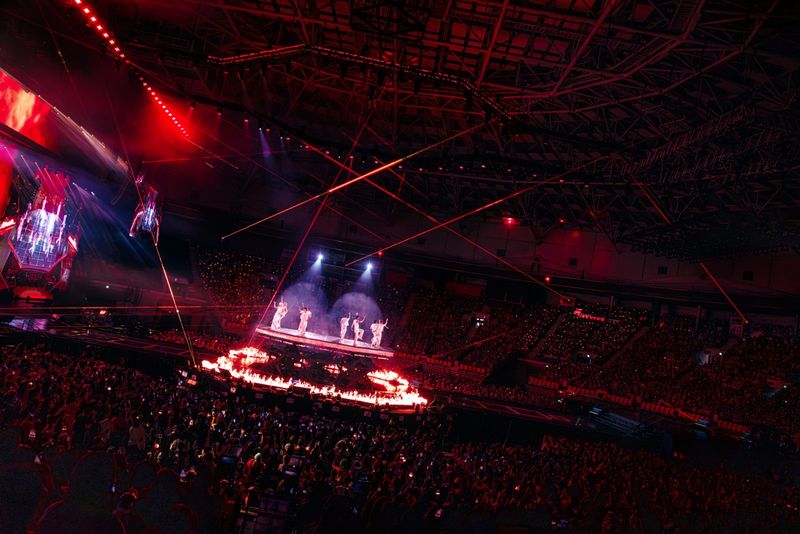 Photos: STRAY KIDS WORLD TOUR 'RUN IT' LIVE VIEWING to Air November 7 — photo 4 of 9