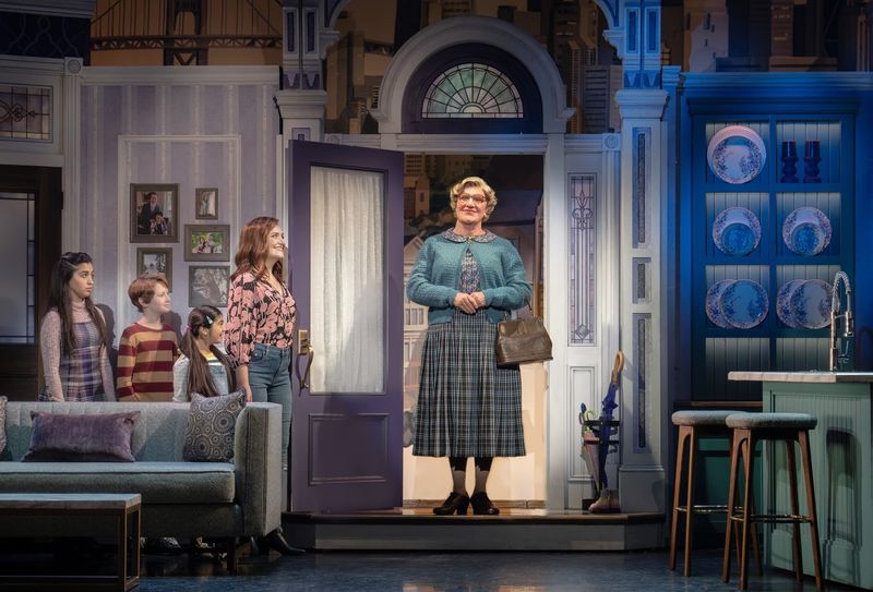 Review: MRS. DOUBTFIRE at Theatre Under The Stars Image