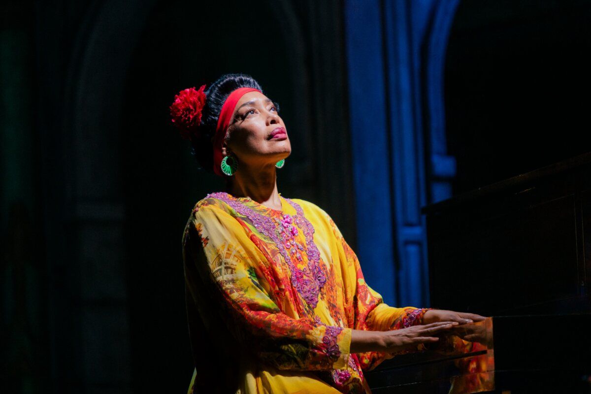 Photos & Video: Gina Torres Takes First Bow in BUENA VISTA SOCIAL CLUB on Broadway — photo 1 of 4