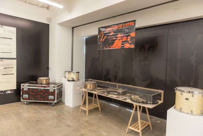 Photos: SYSTEM OF A DOWN to Celebrate TOXICITY 25th Anniversary at LA Gallery — photo 21 of 38