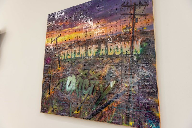 Photos: SYSTEM OF A DOWN to Celebrate TOXICITY 25th Anniversary at LA Gallery — photo 29 of 38