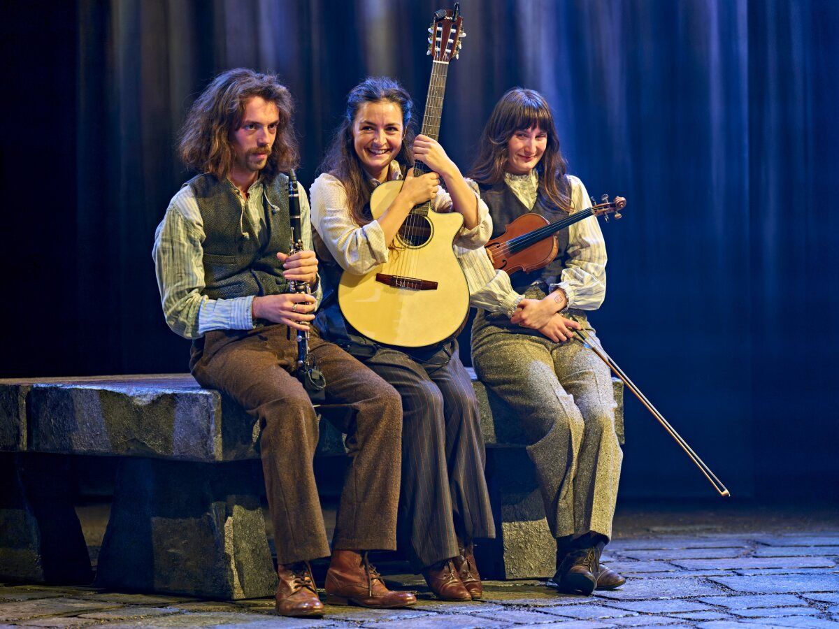 Photos: Mathew Horne and More in TWELFTH NIGHT at the Crucible — photo 7 of 11