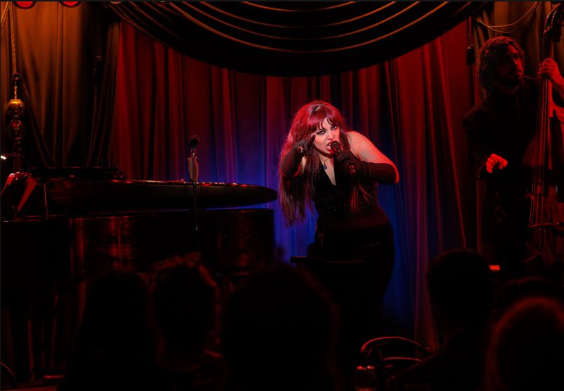 Photos: Artemisia LeFay Performs IT'S ALL A SWINDLE at The Laurie Beechman Theatre — photo 5 of 6