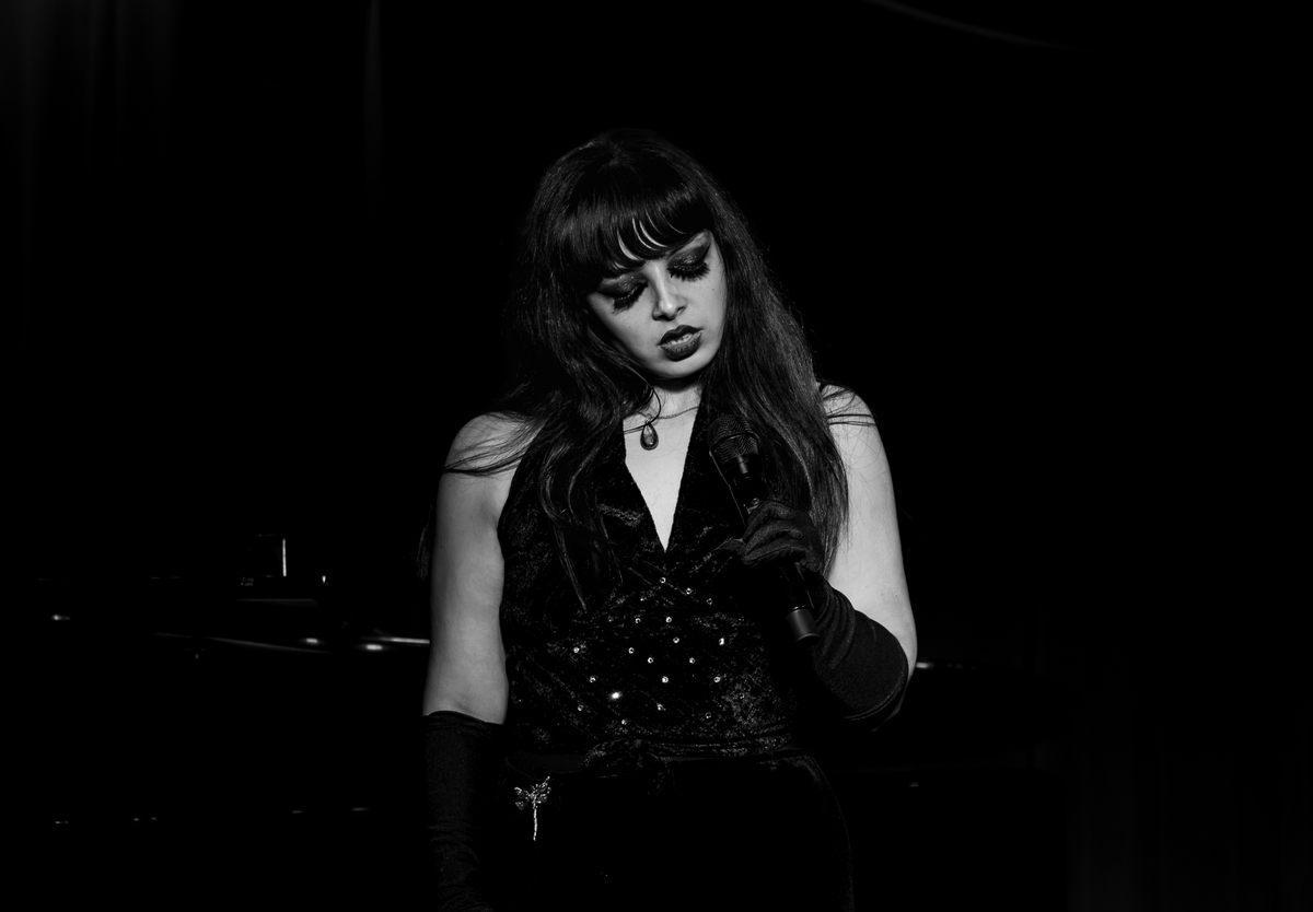 Photos: Artemisia LeFay Performs IT'S ALL A SWINDLE at The Laurie Beechman Theatre — photo 9 of 13
