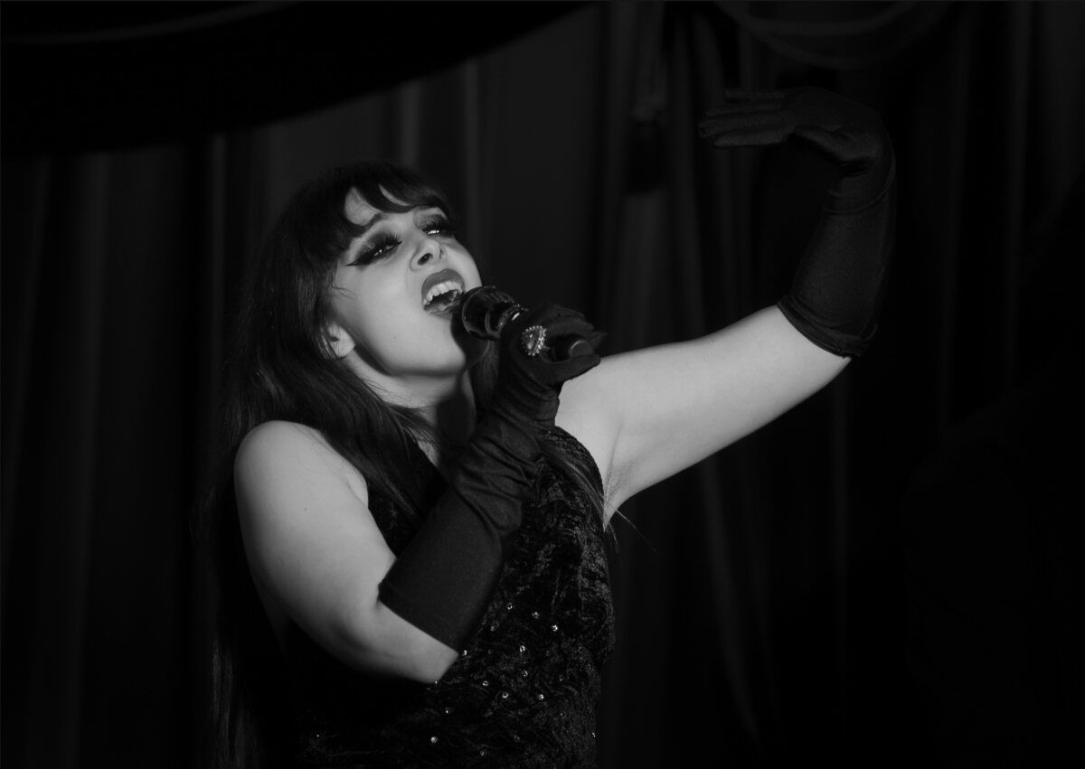 Artemisia LeFay at Photos: Artemisia LeFay Performs IT'S ALL A SWINDLE at The Laurie Beechman Theatre