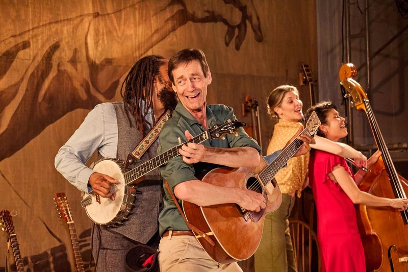 BWW Reviews: WOODY SEZ: THE LIFE & MUSIC OF WOODY GUTHRIE at Dupont Underground Image
