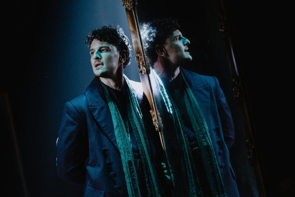 Photos & Video: First Look at MEMOIRS OF AMOROUS GENTLEMEN — photo 1 of 17