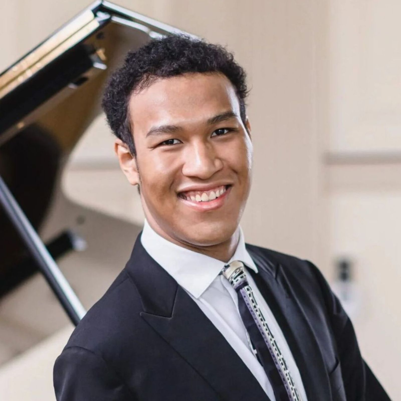 Photos: Benjamin Beilman to Perform Barber and Brahms at Pasadena Classical Season — photo 4 of 7