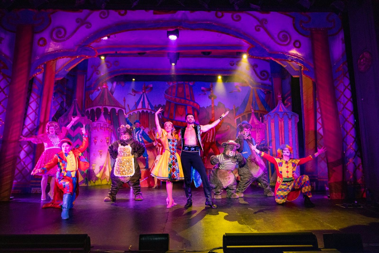 Photos: GOLDILOCKS AND THE THREE BEARS to Run Oct 24–Nov 1 at St Helens Theatre Royal — photo 2 of 4