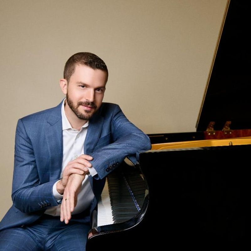Photos: Evan Mitchell Records 20th Century Piano Works on A LIGHT EXISTS — photo 2 of 6