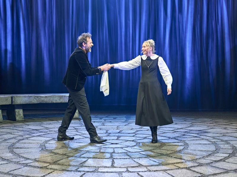 Review: TWELFTH NIGHT, Starring Mathew Horne, Sheffield Crucible Image