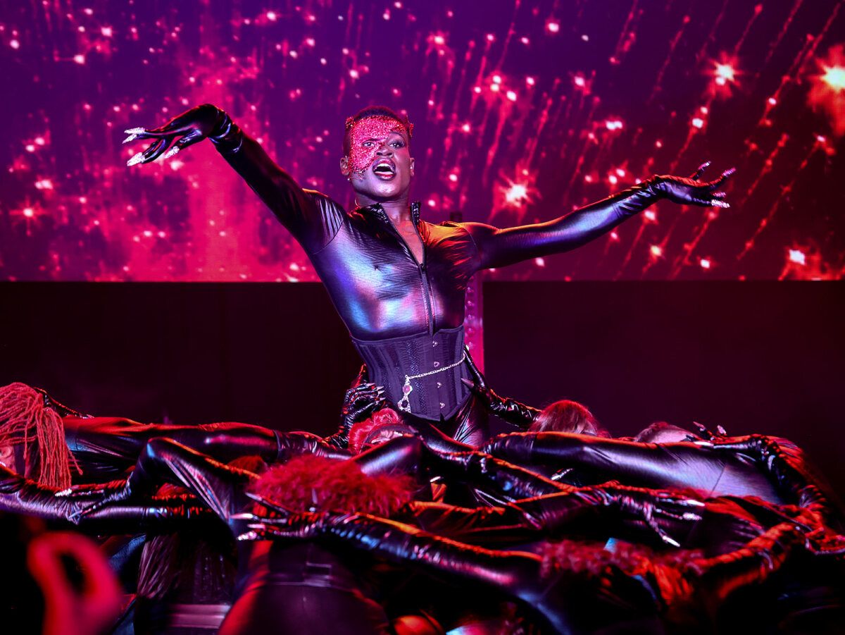 Photos: I PUT A SPELL ON YOU: A SANDERSON SISTER ACT Raises 5,000 — photo 13 of 30