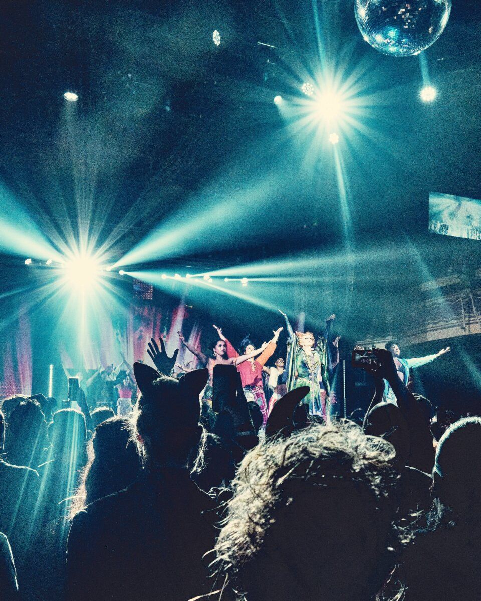 Photos: I PUT A SPELL ON YOU: A SANDERSON SISTER ACT Raises 5,000 — photo 29 of 30