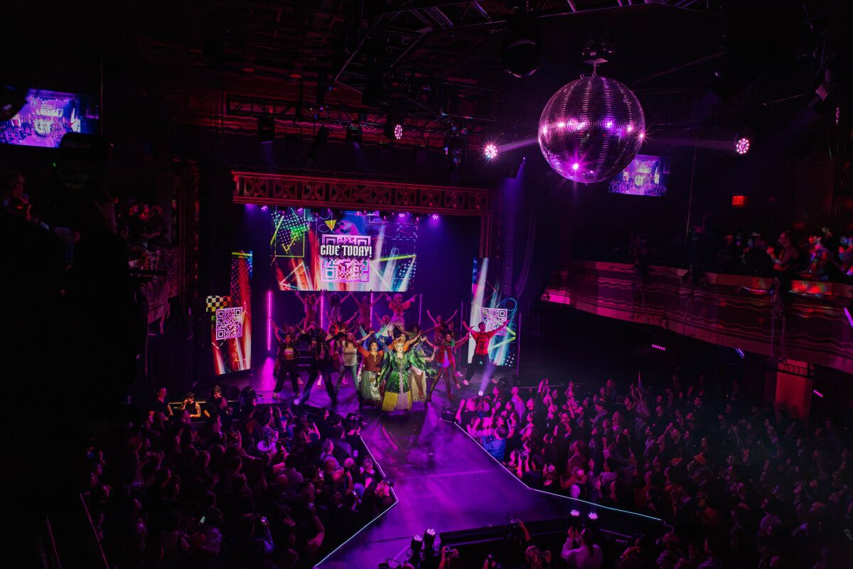 Photos: I PUT A SPELL ON YOU: A SANDERSON SISTER ACT Raises 5,000 — photo 15 of 30