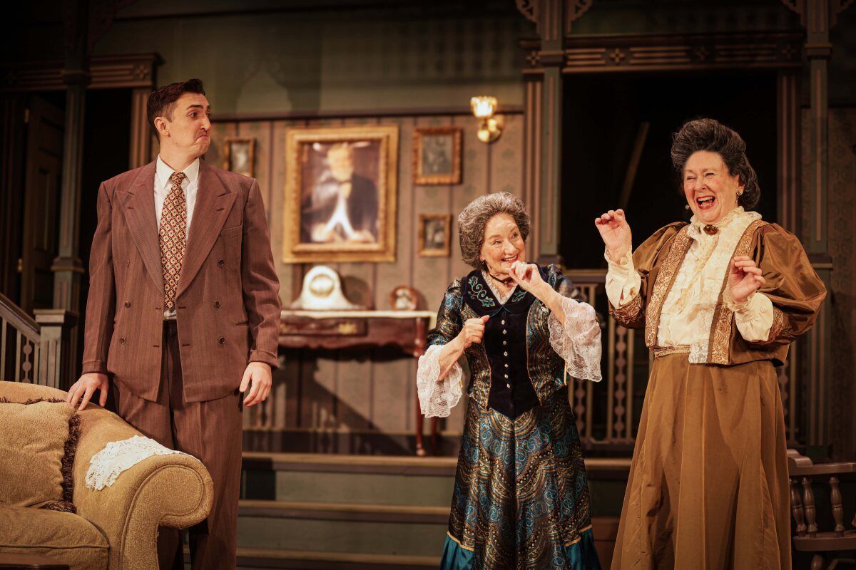 Photos: First Look At ARSENIC AND OLD LACE At Tacoma Little Theater — photo 4 of 15