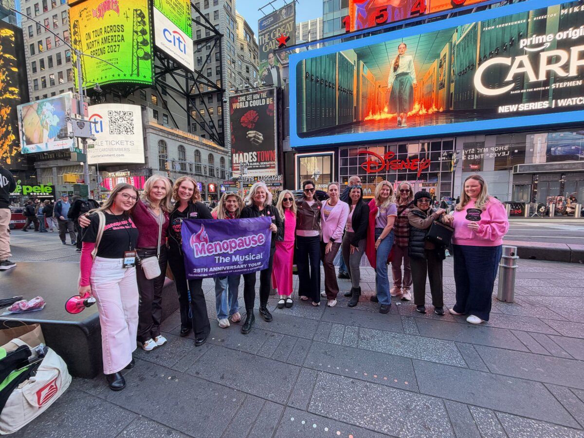 Photos: MENOPAUSE THE MUSICAL Marks 25 Years With Times Square Hot Flash Mob — photo 7 of 18