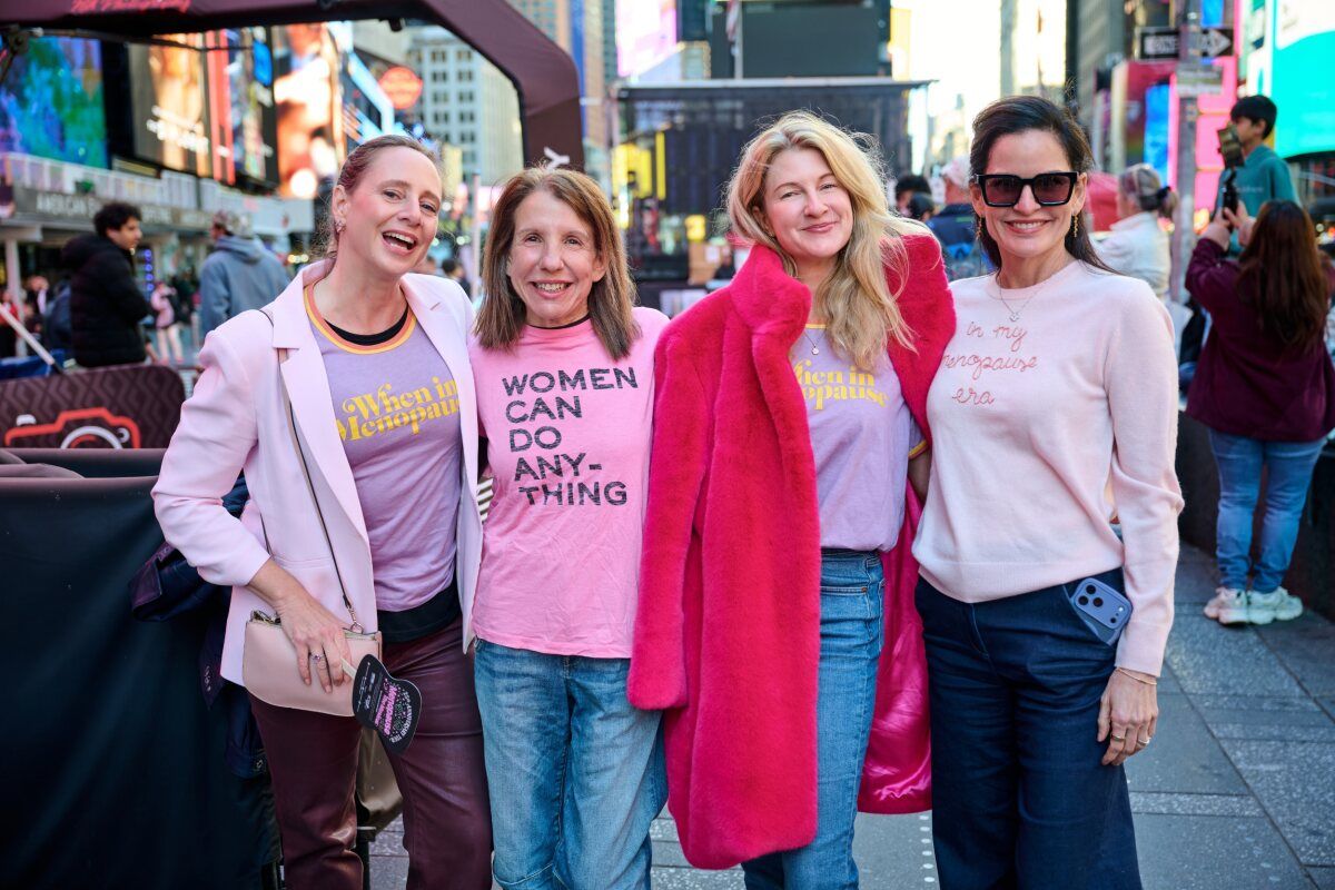 Photos: MENOPAUSE THE MUSICAL Marks 25 Years With Times Square Hot Flash Mob — photo 14 of 18