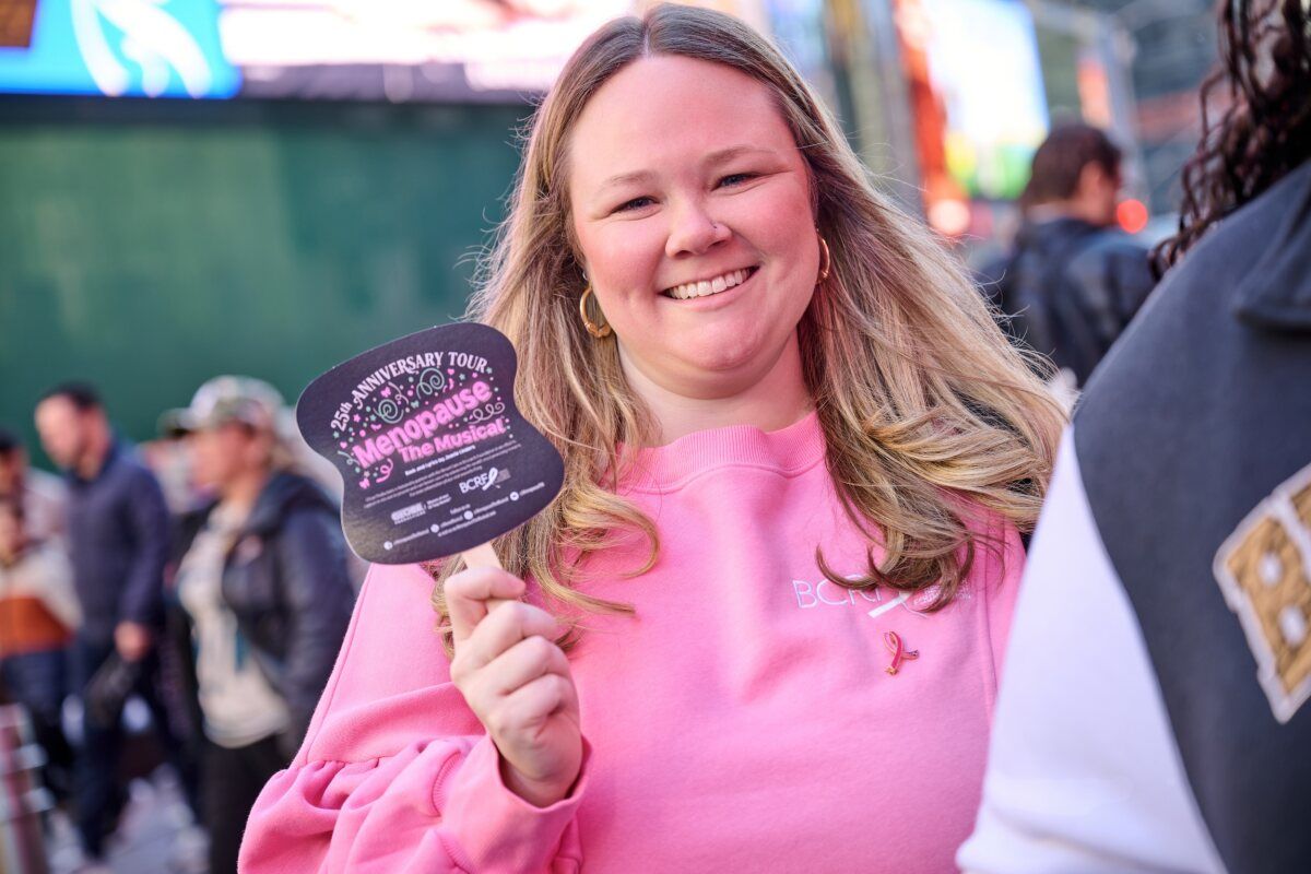Photos: MENOPAUSE THE MUSICAL Marks 25 Years With Times Square Hot Flash Mob — photo 17 of 18