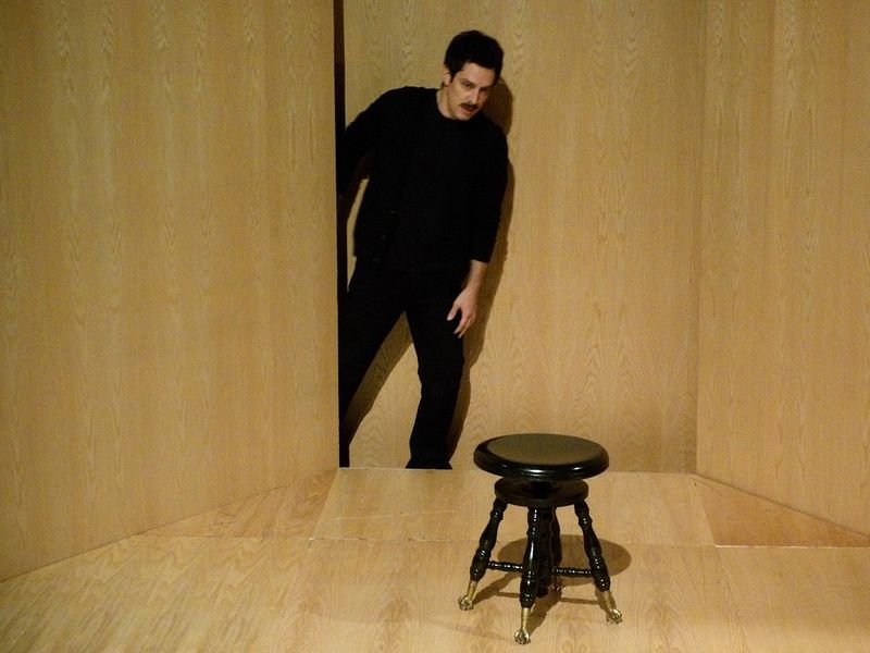 Crítica: LA CÁPSULA at Foro Shakespeare Image