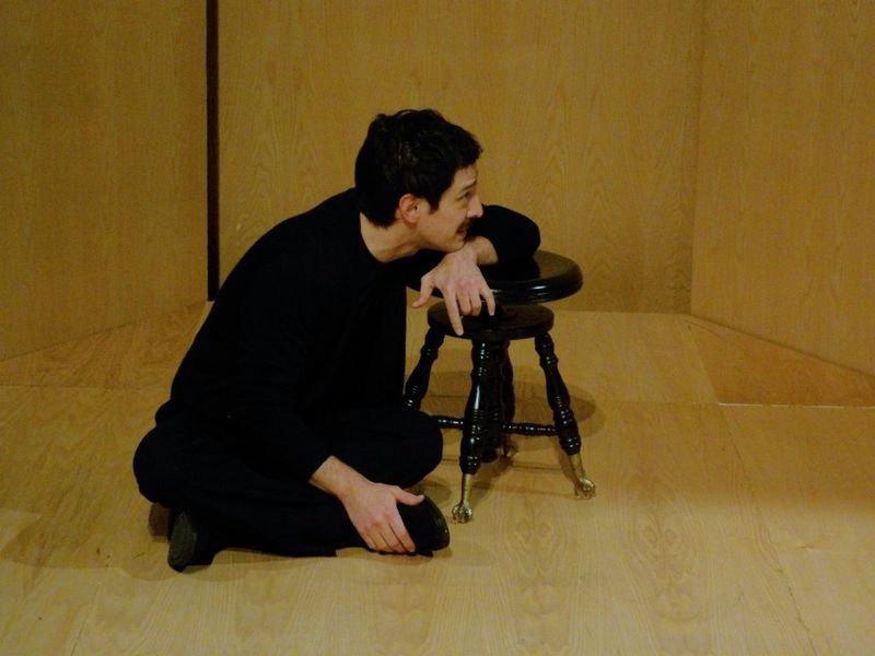 Crítica: LA CÁPSULA at Foro Shakespeare Image