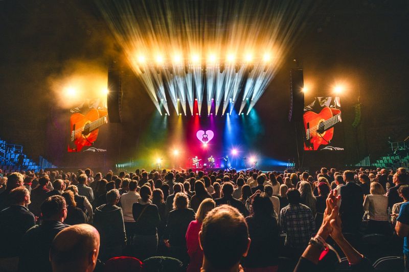 Photos: CAFÉ DEL MUNDO to Return to UK & Ireland in April 2027 — photo 13 of 17