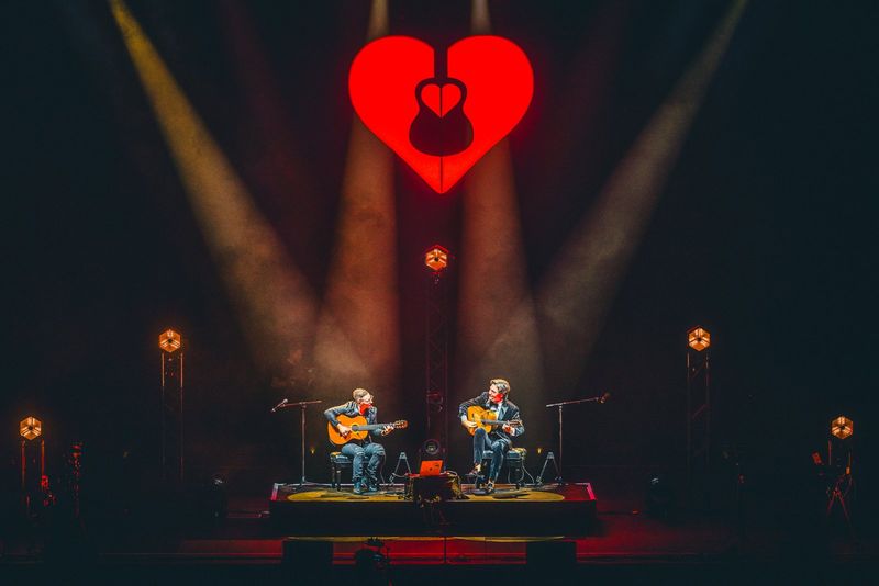 Photos: CAFÉ DEL MUNDO to Return to UK & Ireland in April 2027 — photo 12 of 17