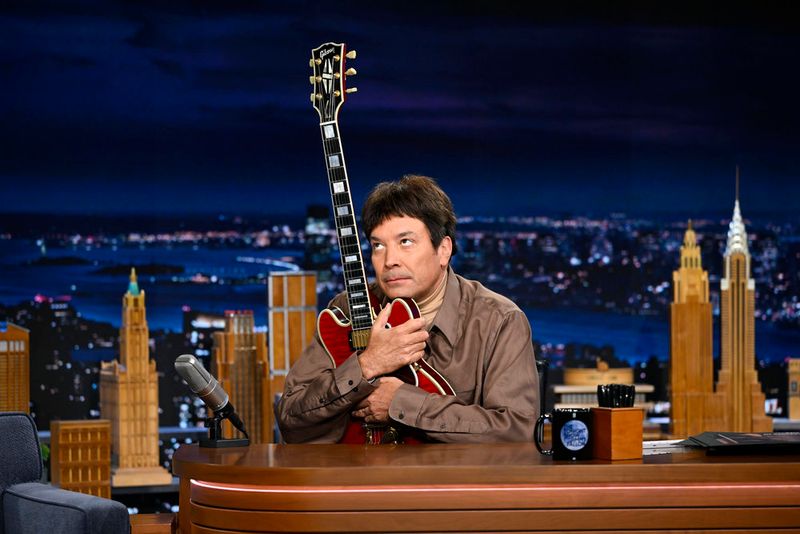 Photos: THE TONIGHT SHOW STARRING Jimmy Fallon Features Chris Pratt, Andy Cohen, Joanne McNally — photo 1 of 4