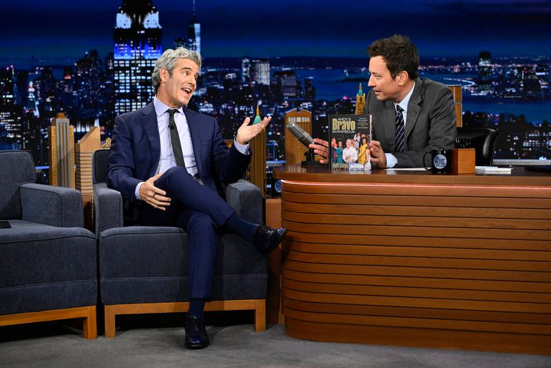 Photos: THE TONIGHT SHOW STARRING Jimmy Fallon Features Chris Pratt, Andy Cohen, Joanne McNally — photo 3 of 4
