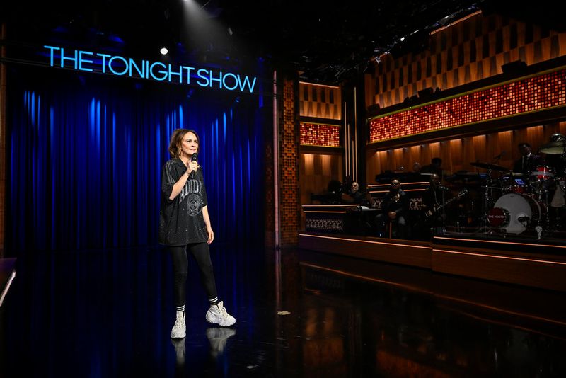 Photos: THE TONIGHT SHOW STARRING Jimmy Fallon Features Chris Pratt, Andy Cohen, Joanne McNally — photo 4 of 4