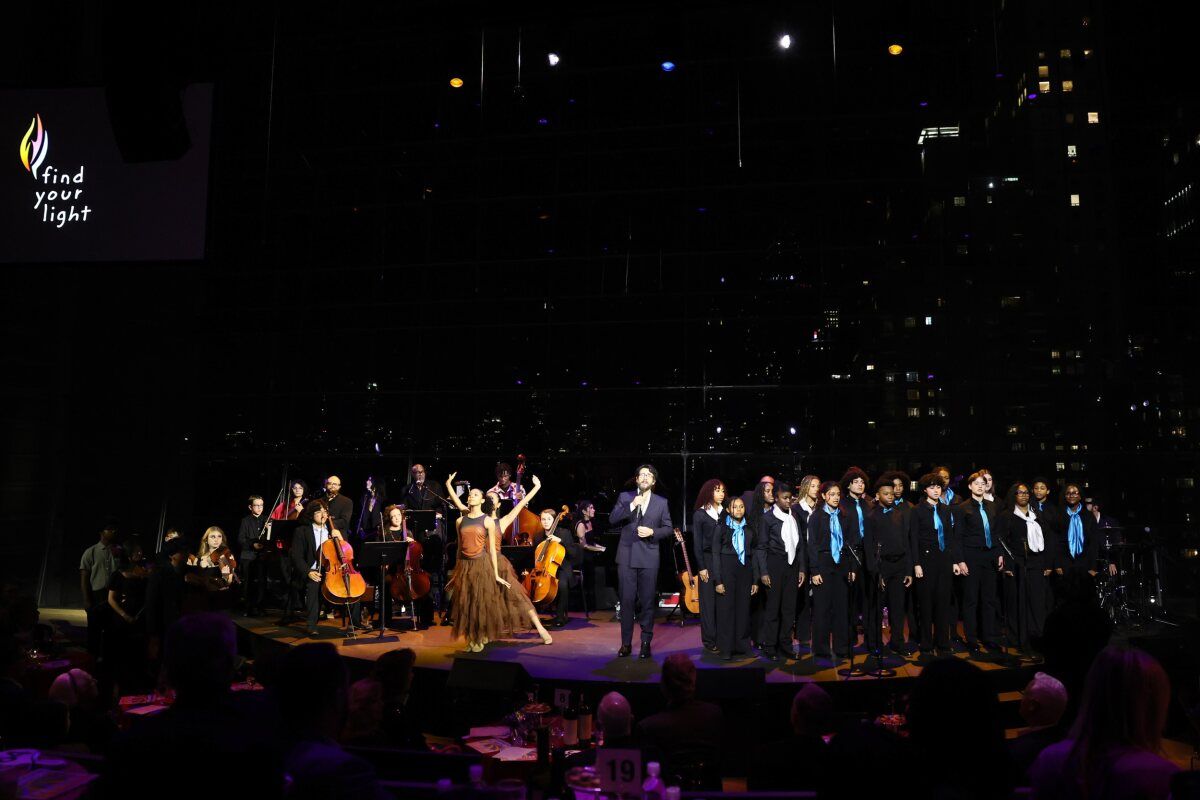 Photos: Josh Groban Hosts Annual Find Your Light Benefit Concert For Arts Education at Jazz at Lincoln Center — photo 3 of 9