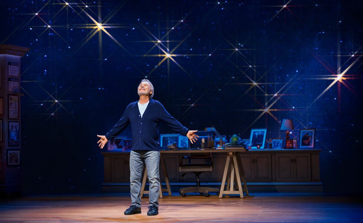Photos: First Look at Billy Crystal in 860 on Broadway — photo 1 of 3
