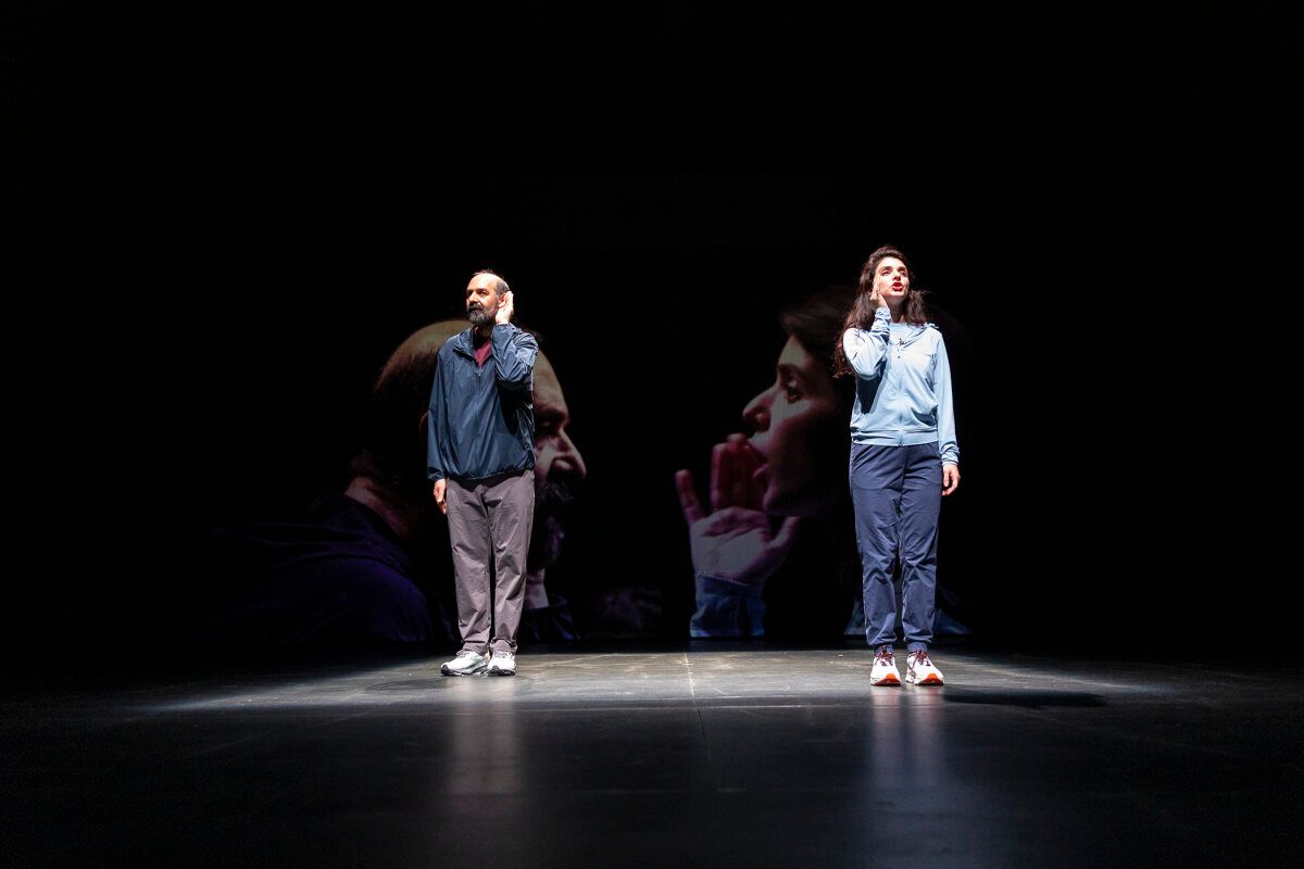 Photos: BLIND RUNNER Makes West Coast Debut at South Coast Repertory — photo 1 of 5