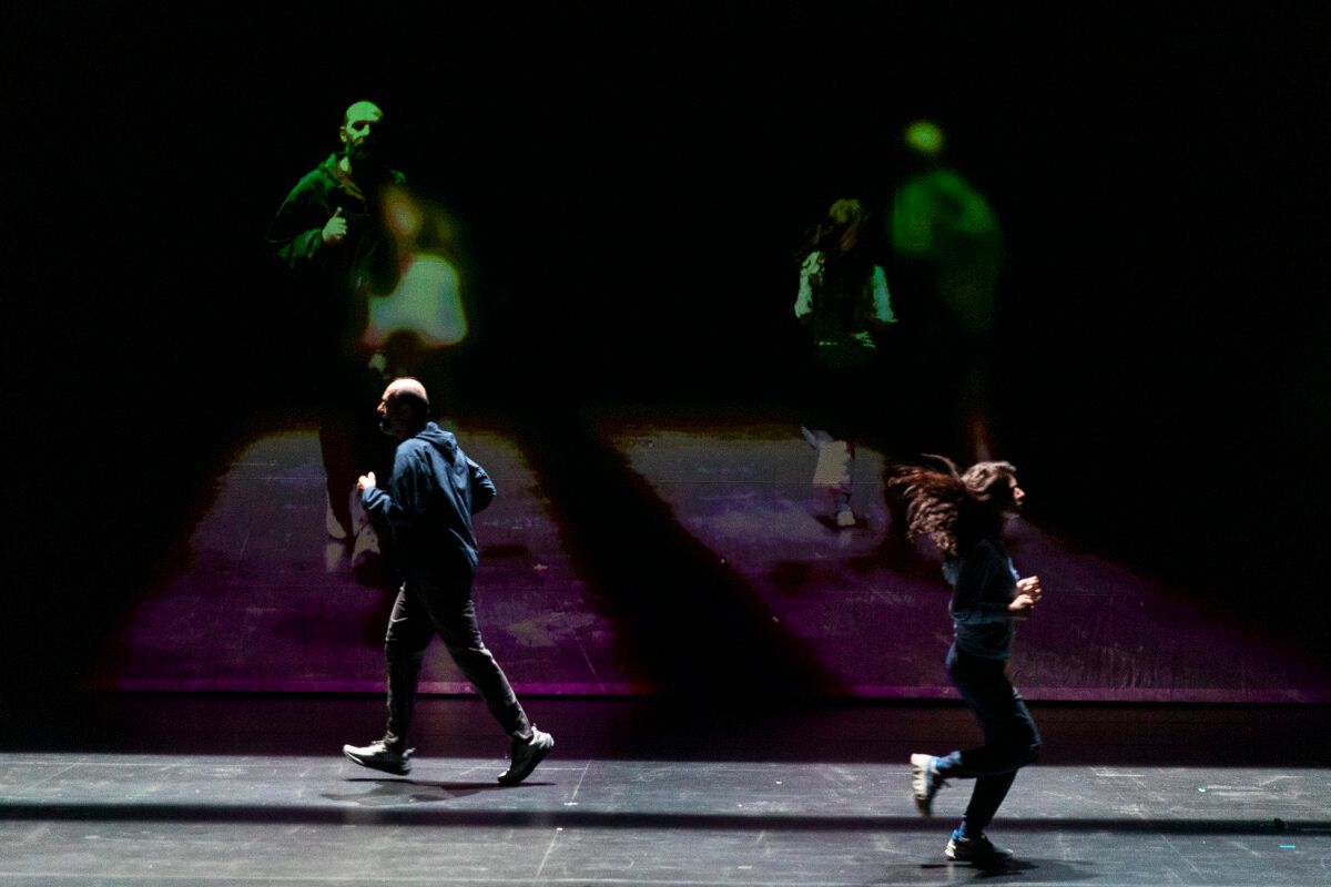 Photos: BLIND RUNNER Makes West Coast Debut at South Coast Repertory — photo 3 of 5