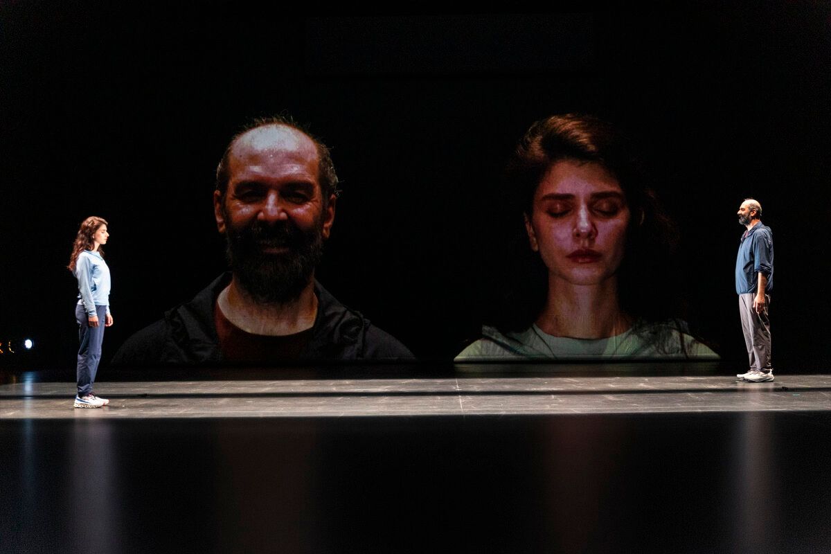 Photos: BLIND RUNNER Makes West Coast Debut at South Coast Repertory — photo 4 of 5