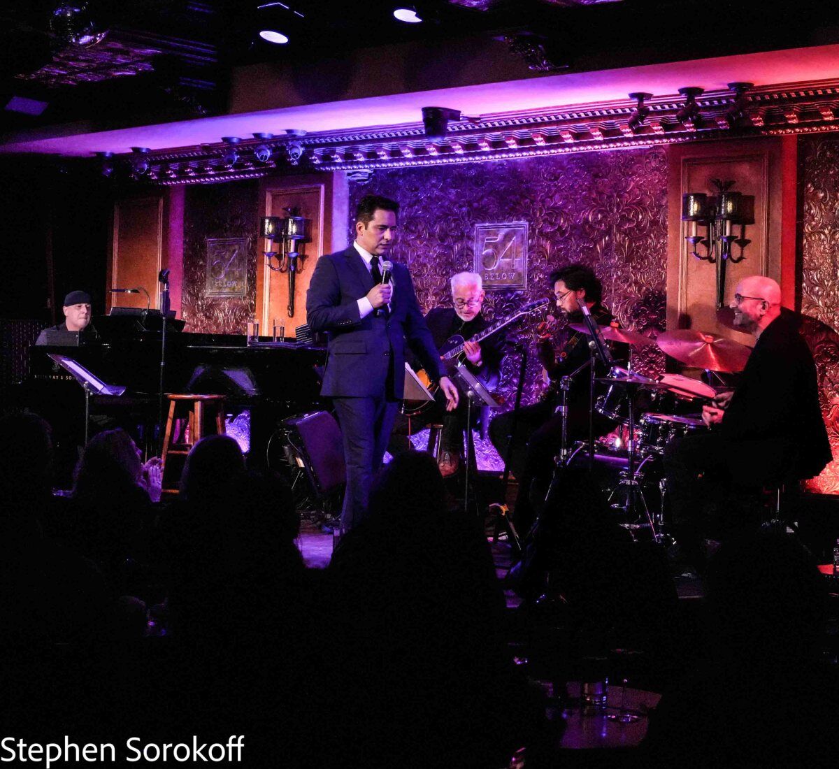 Photos: Tony & Grammy Winner John Lloyd Young Returns to 54 Below — photo 11 of 13