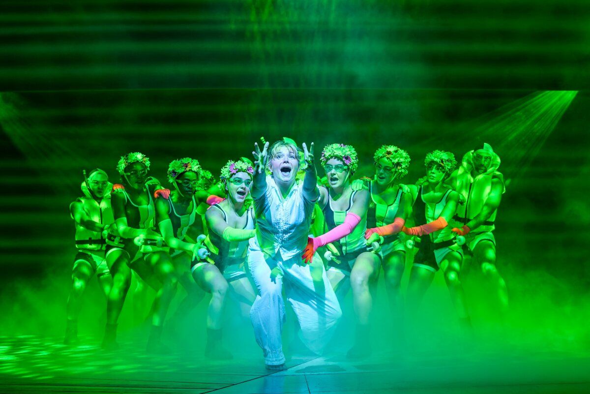 Photos: New Cast Joins MAMMA MIA! in London's West End — photo 9 of 32