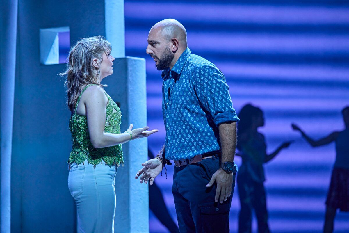 Photos: New Cast Joins MAMMA MIA! in London's West End — photo 8 of 32