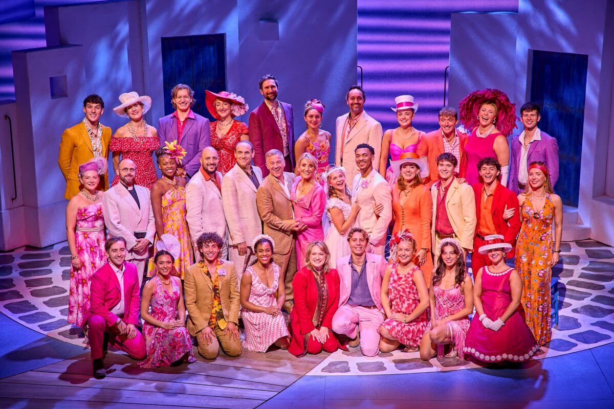 Photos: New Cast Joins MAMMA MIA! in London's West End — photo 11 of 32