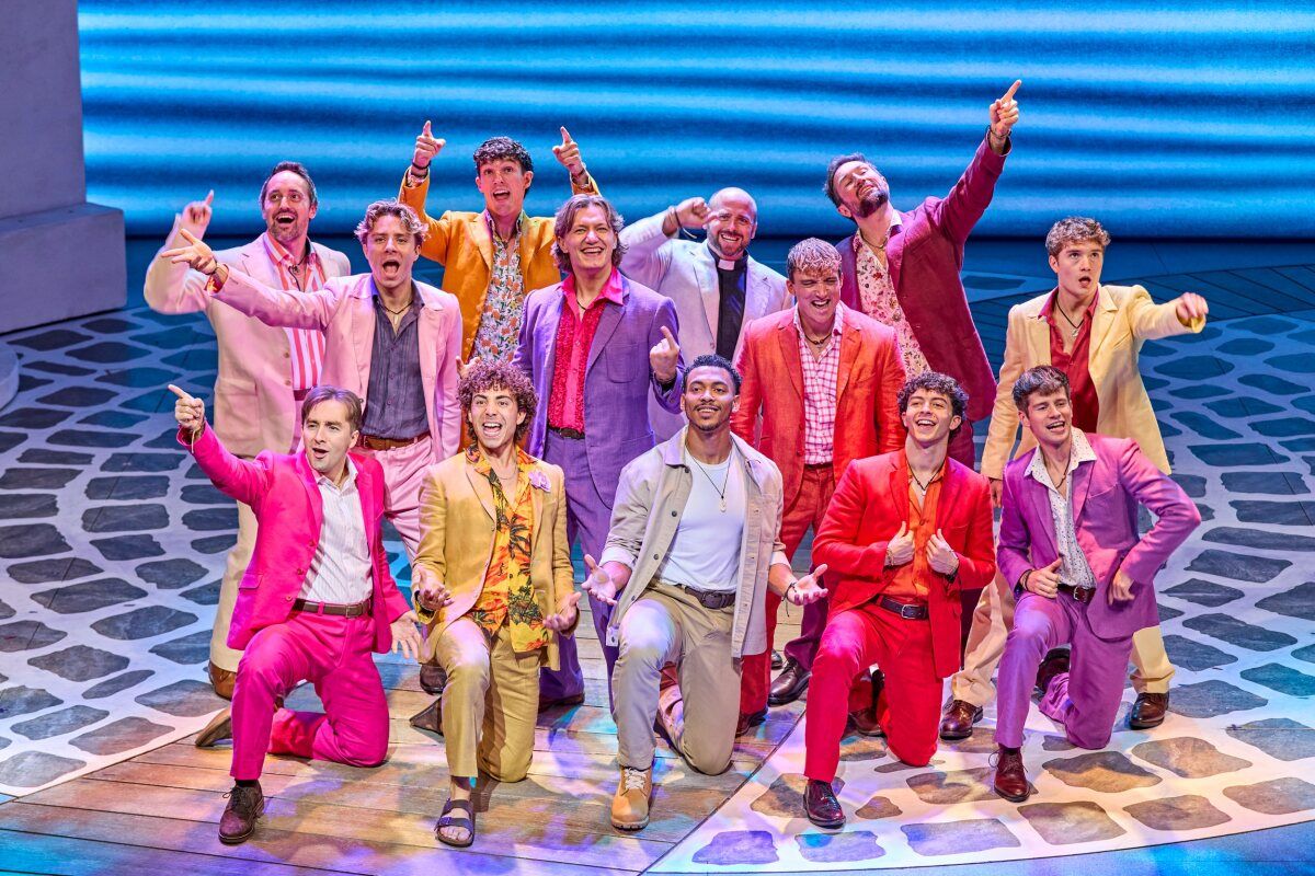 Photos: New Cast Joins MAMMA MIA! in London's West End — photo 14 of 32