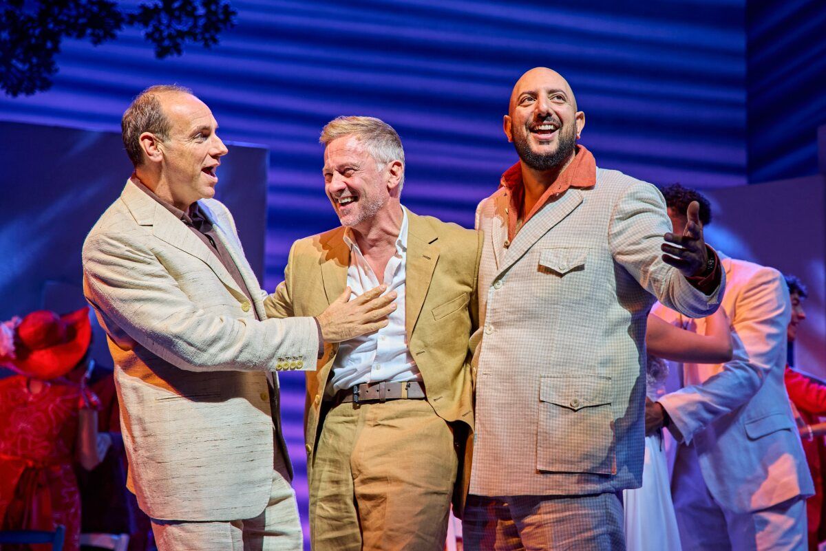 Photos: New Cast Joins MAMMA MIA! in London's West End — photo 20 of 32