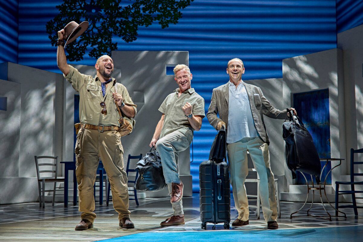 Photos: New Cast Joins MAMMA MIA! in London's West End — photo 23 of 32