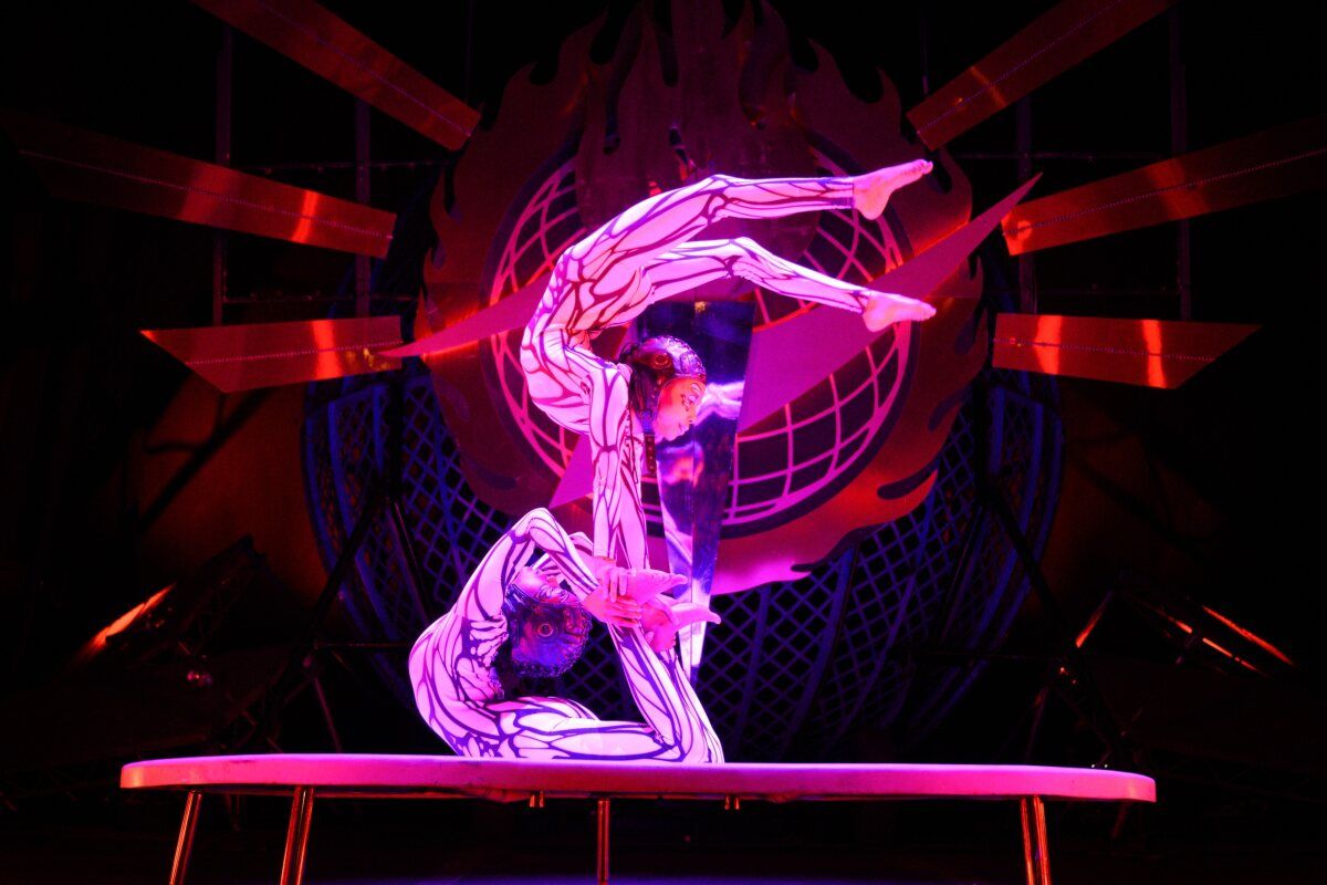 Photos: CIRQUE BERSERK! Returns to the Garrick Theatre — photo 3 of 7