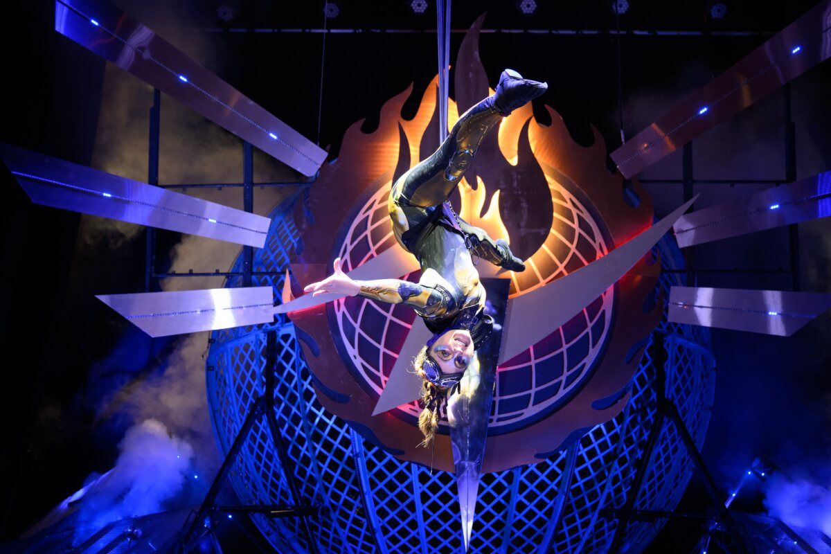 Photos: CIRQUE BERSERK! Returns to the Garrick Theatre — photo 6 of 7