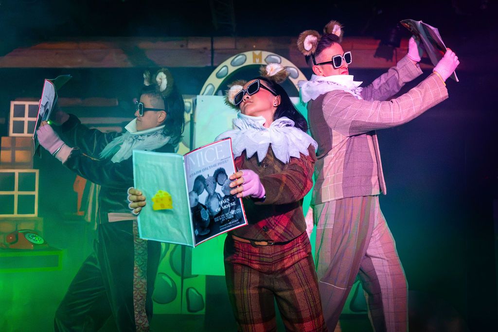 Photos: THE TAILOR OF GLOUCESTER Musical Opens at Farnham Maltings — photo 11 of 12