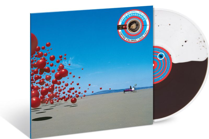 Photos: THE CRANBERRIES to Release WAKE UP AND SMELL THE COFFEE 25th Anniversary Edition — photo 2 of 11